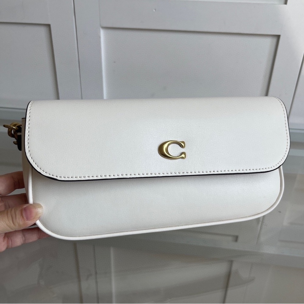 Coach Cream Leather Crossbody with Gold 'C' Accent - Picture 4 of 8